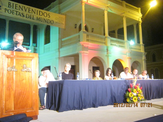 Poetas hacen el llamado al mundo a esforzarse por preservar la paz mundial